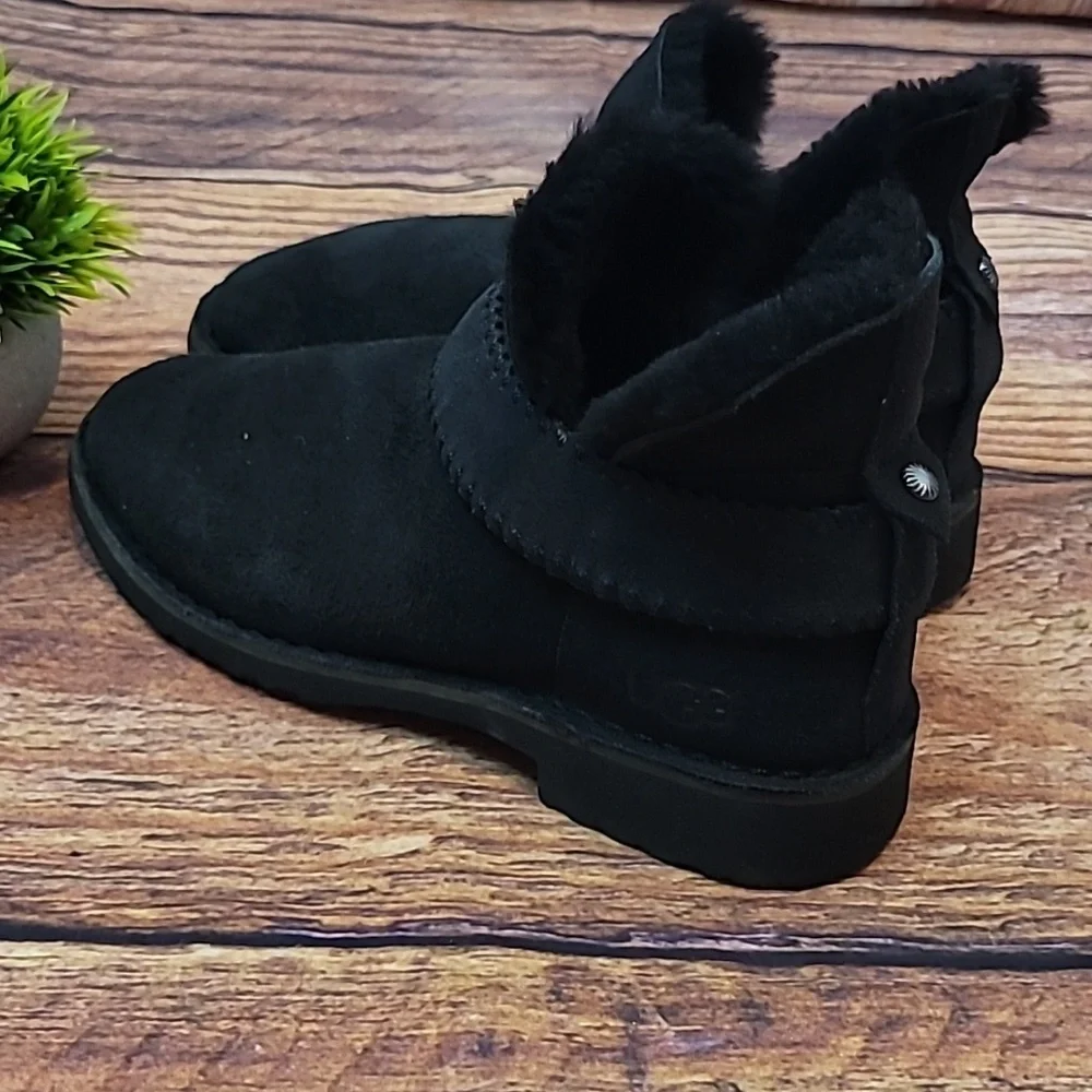 UGG McKay Boots - Picture 7 of 16